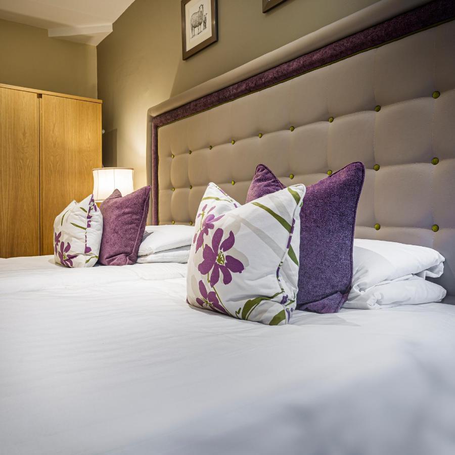 The Royal Oak Hotel, Welshpool, Mid Wales Exterior photo