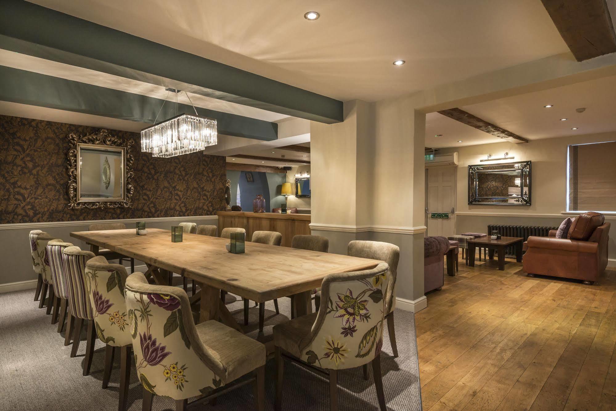 The Royal Oak Hotel, Welshpool, Mid Wales Exterior photo