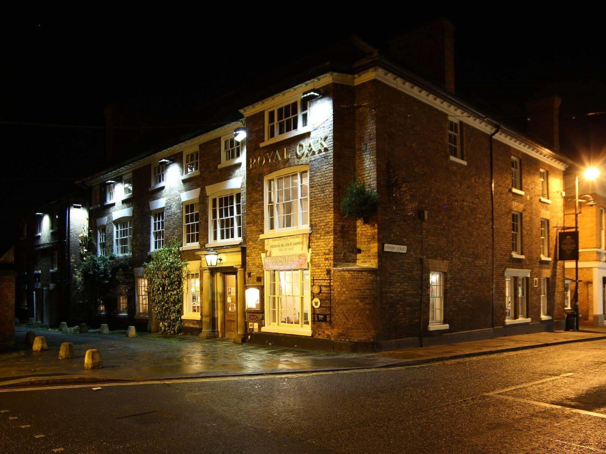 The Royal Oak Hotel, Welshpool, Mid Wales Exterior photo