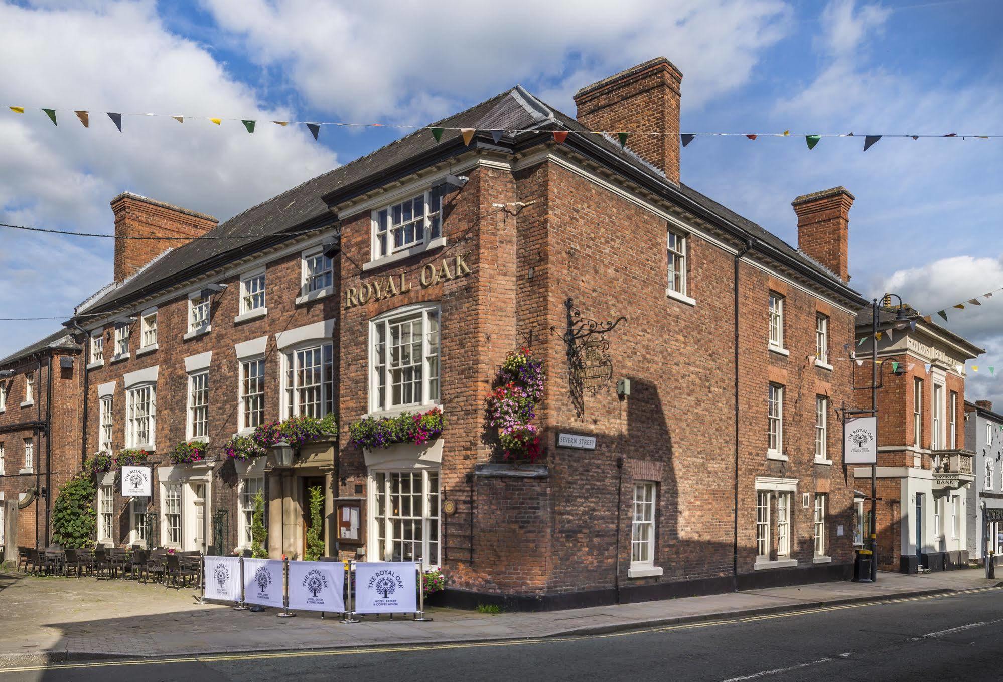 The Royal Oak Hotel, Welshpool, Mid Wales Exterior photo
